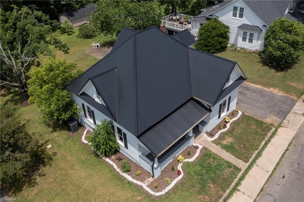 111 Cherry Street Jonesville, NC 28642 - Photo 9 of 37