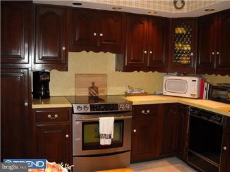 18 Rita Road Yardley, PA 19067 - Photo 3 of 8 Kitchen