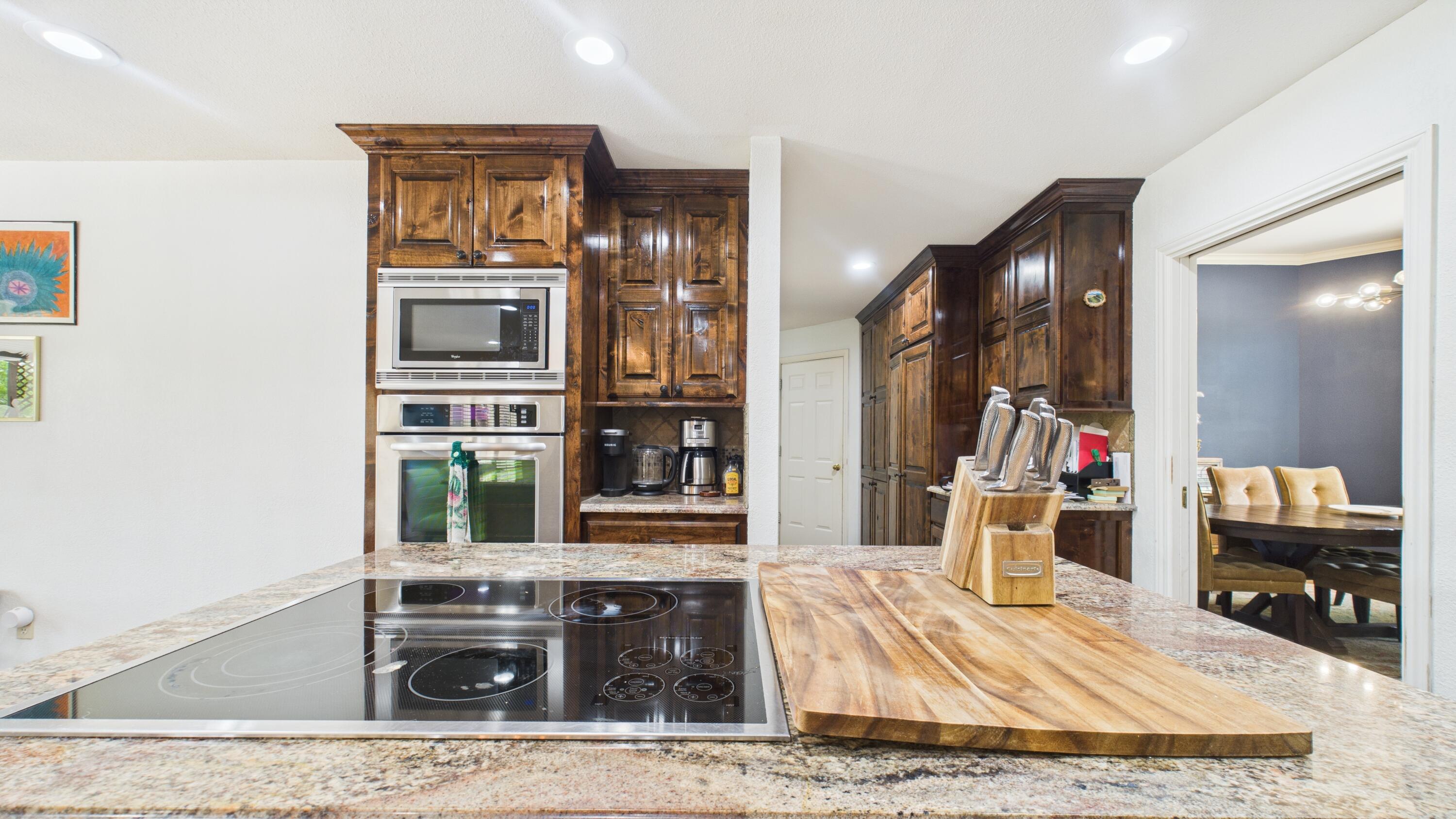 4615 94th Street Lubbock, TX 79424 - Photo 28 of 82 CAM03710G0-PR0105-STILL036