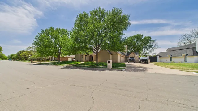 a house view with a outdoor space
