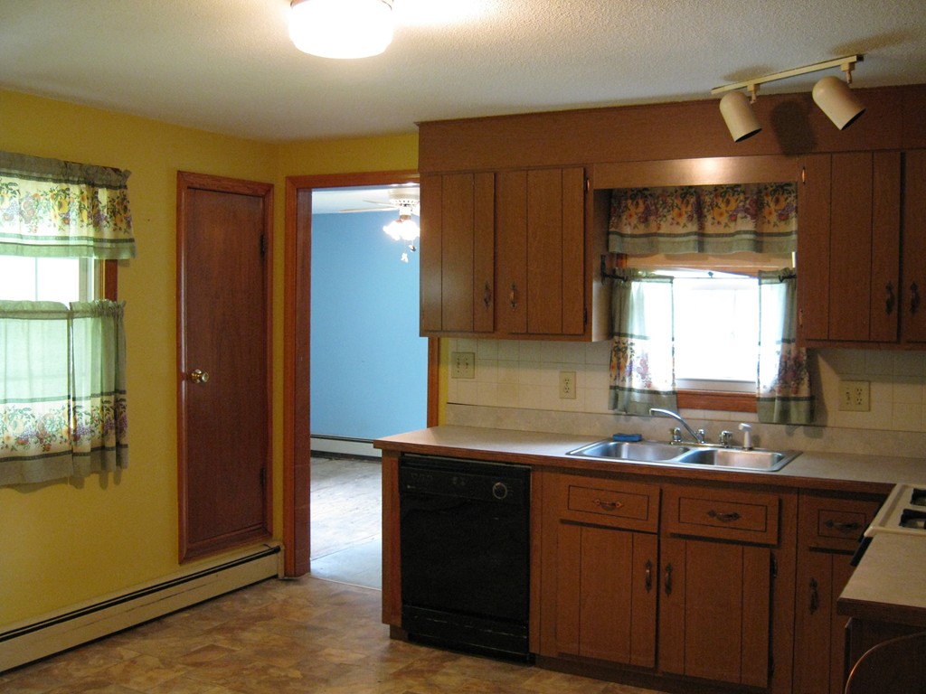 6 Blood Road Townsend, MA 01469 - Photo 5 of 11 Gallery Image 5
