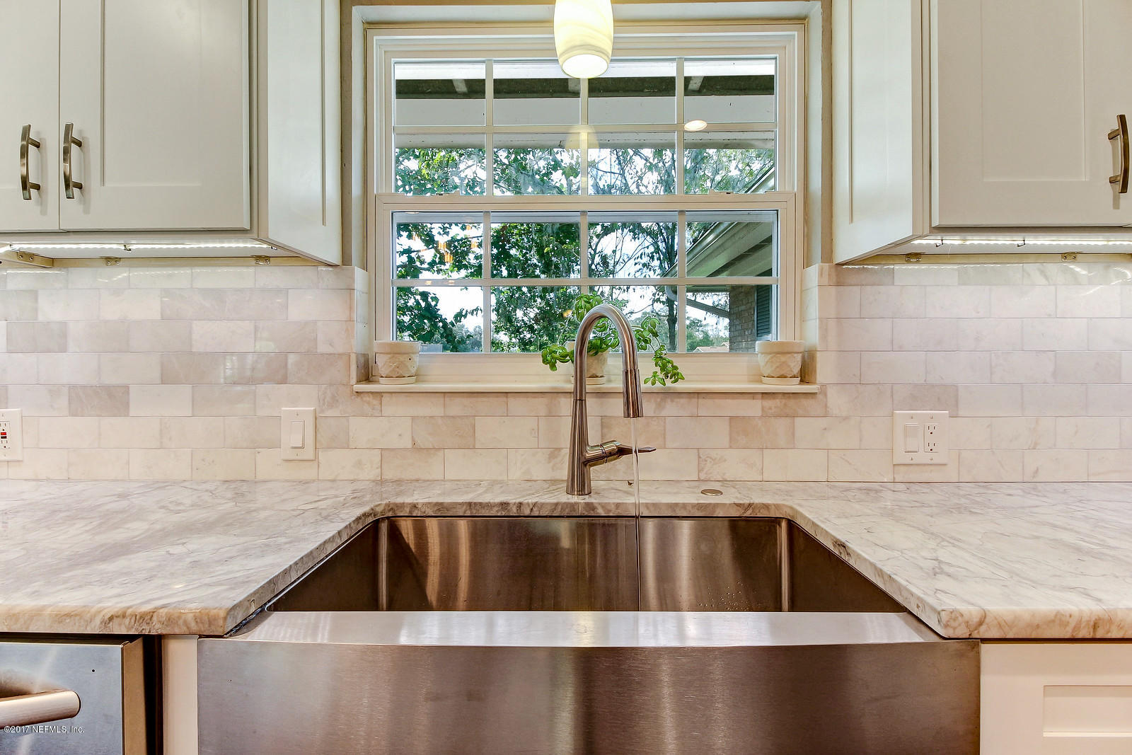 8112 Pine Lake Road Jacksonville, FL 32256 - Photo 13 of 65 Kitchen farmer's sink