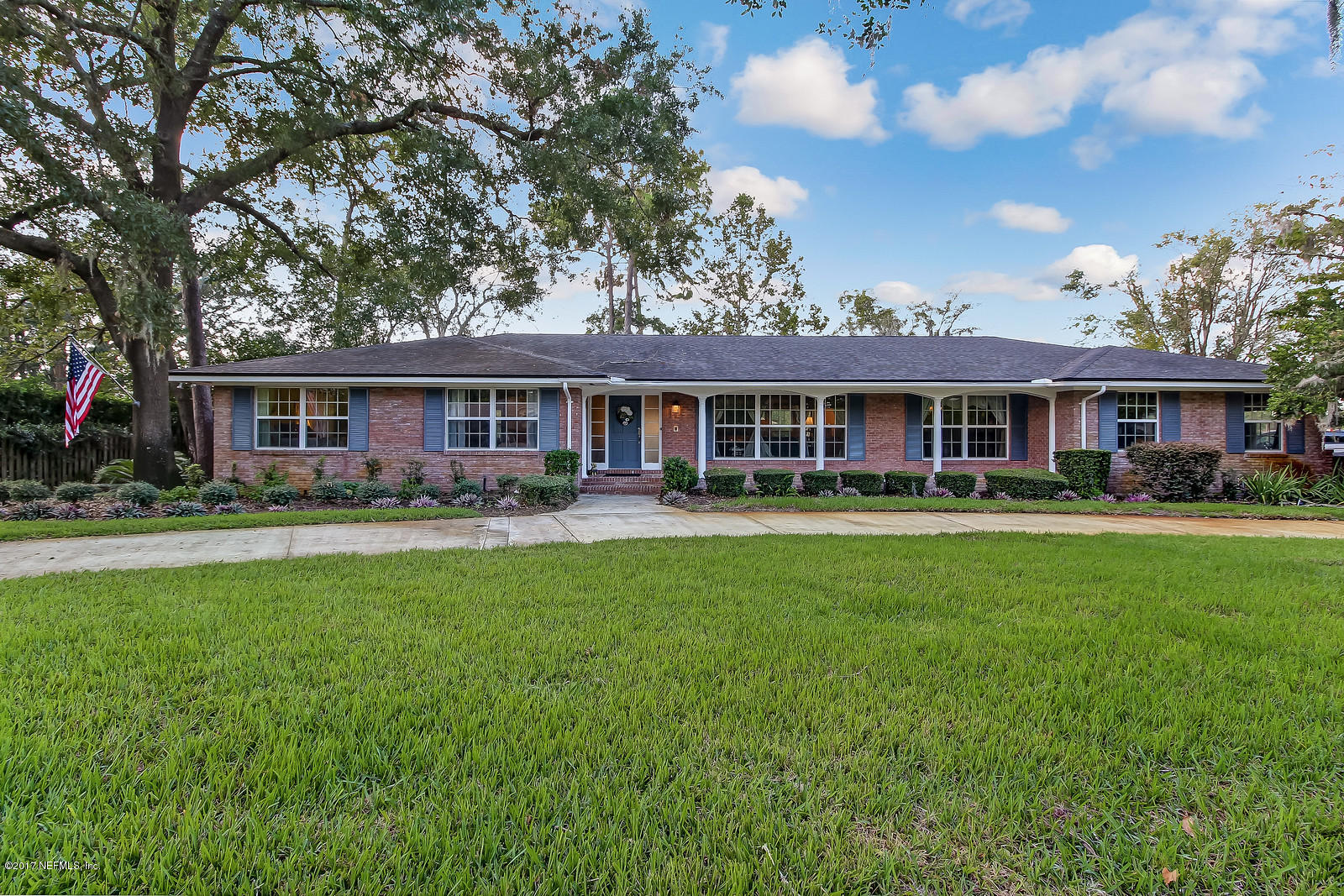 8112 Pine Lake Road Jacksonville, FL 32256 - Photo 47 of 65 circular drive front