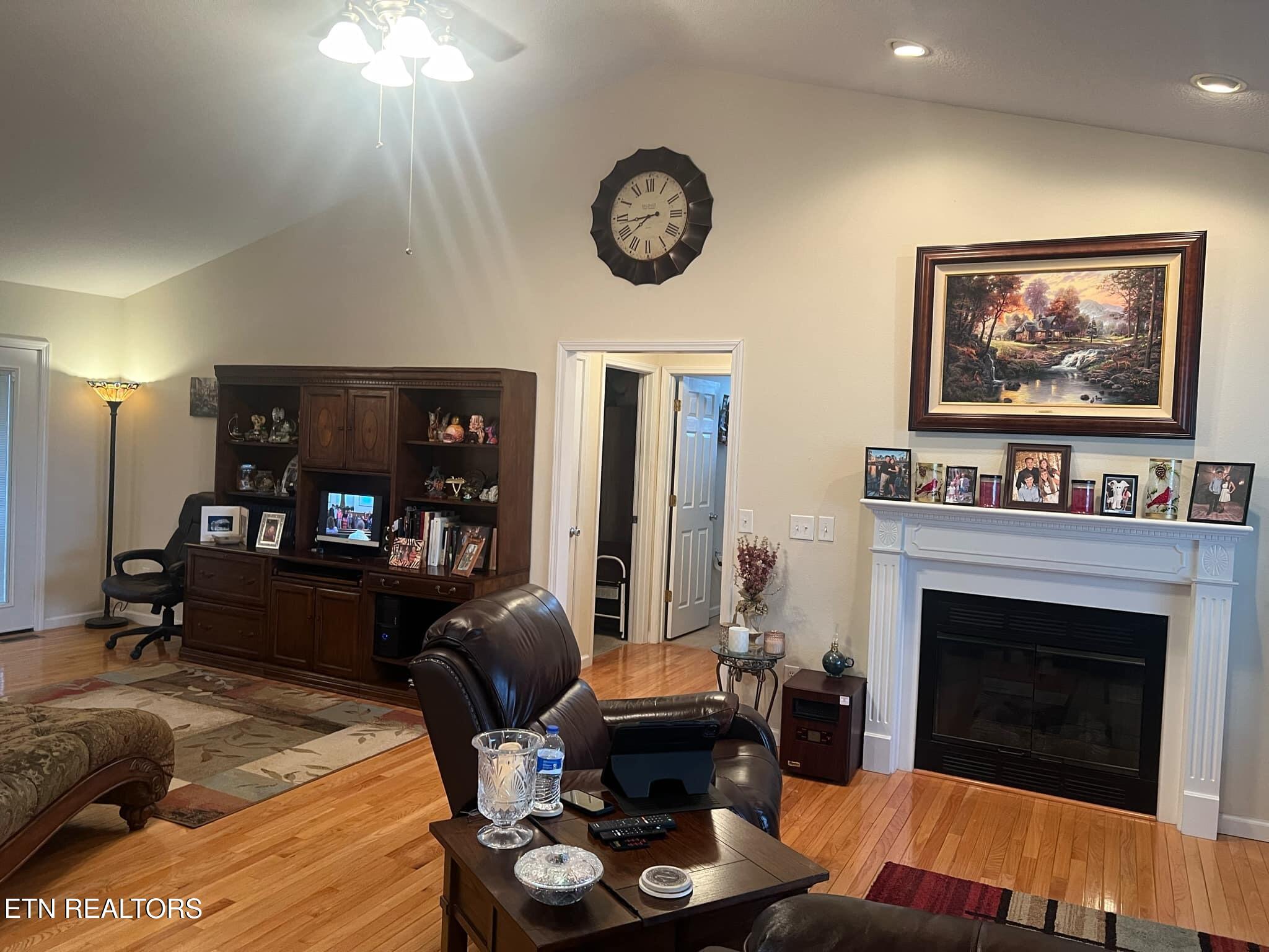 82 Summerwind Court Crossville, TN 38571 - Photo 9 of 48 1e7542ad-c5ff-4042-ba80-3a363091d3f4