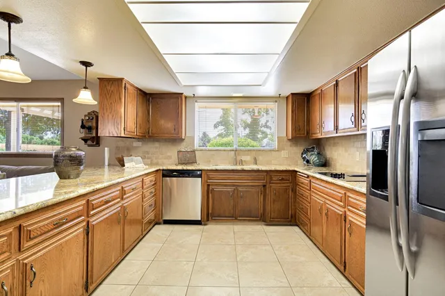 a view of utility room with washer and dryer