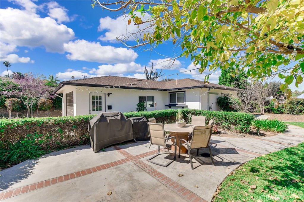 5531 Cornwall Avenue Riverside, CA 92506 - Photo 40 of 69 a view of a patio with table and chairs and potted plants