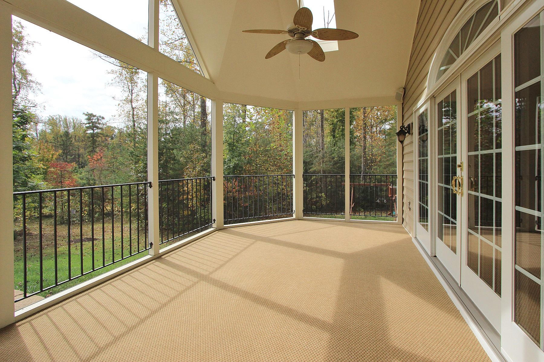 136 Claybrook Court Blue Ridge, VA 24064 - Photo 70 of 86 a view of a balcony