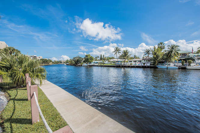 21 Royal Palm Way, Unit 204 Boca Raton, FL 33432 - Photo 11 of 25 21 Royal Palm Way Unit 204-small-010-12-
