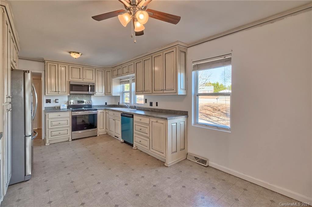 604 Evans Mill Road Pageland, SC 29728 - Photo 12 of 27 Gallery Image 12