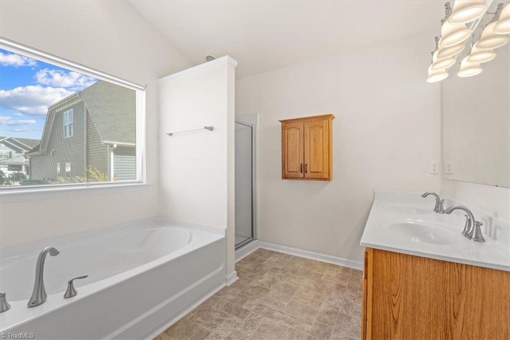 776 Spinning Wheel Point High Point, NC 27265 - Photo 23 of 37 Primary Bath