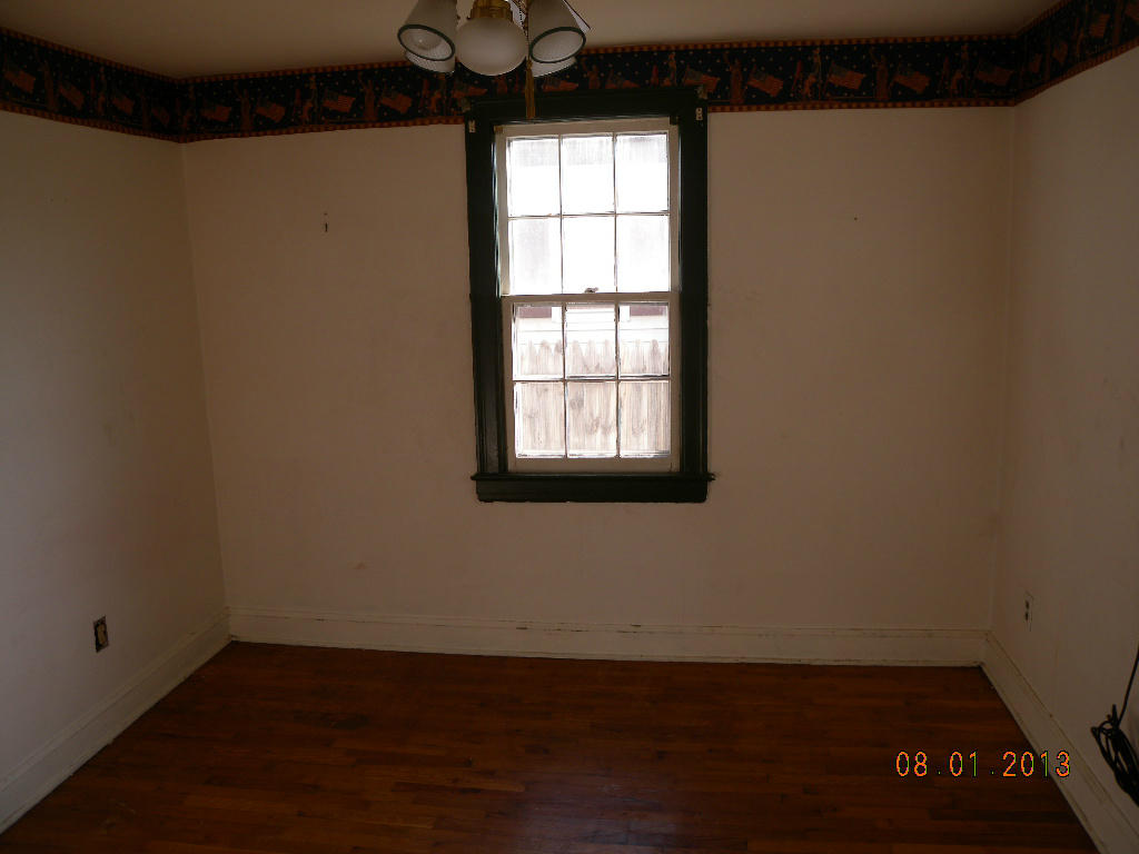 521 Fugate Road Northeast Roanoke, VA 24012 - Photo 3 of 16 1