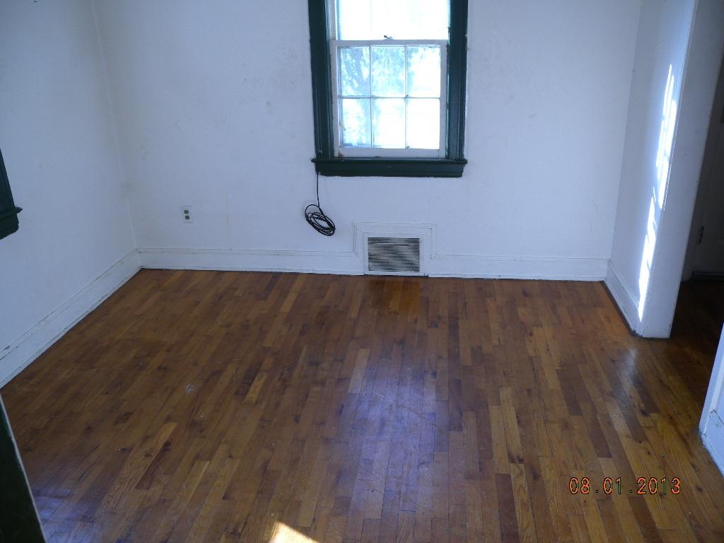 521 Fugate Road Northeast Roanoke, VA 24012 - Photo 8 of 16 002