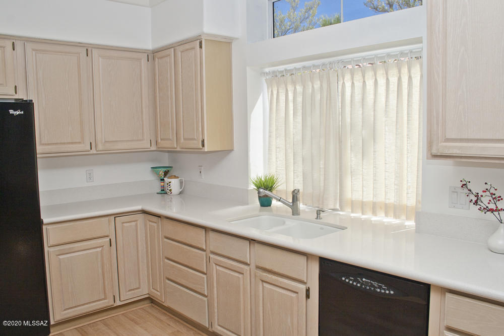 1295 East Royal Oak Road Oro Valley, AZ 85755 - Photo 3 of 34