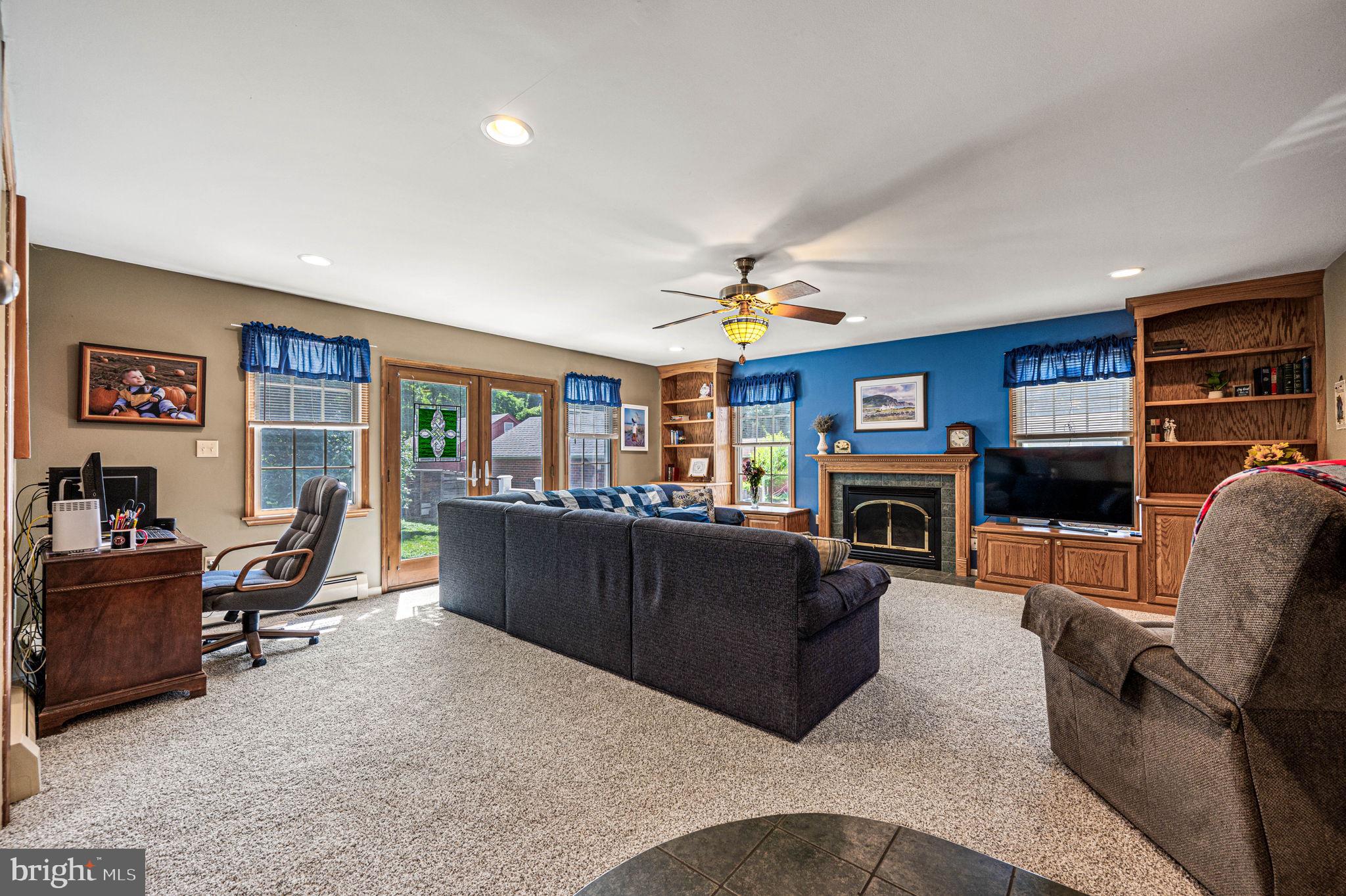 109 Loller Road Hatboro, PA 19040 - Photo 8 of 27 Back family room (great Room)