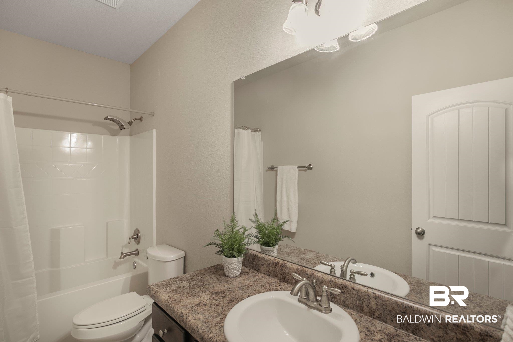 11909 Alabaster Drive Daphne, AL 36526 - Photo 28 of 41 Bathroom 3