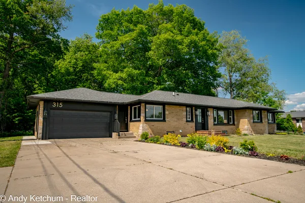 $489,900 | 315 West 40th Street, Holland, MI 49423