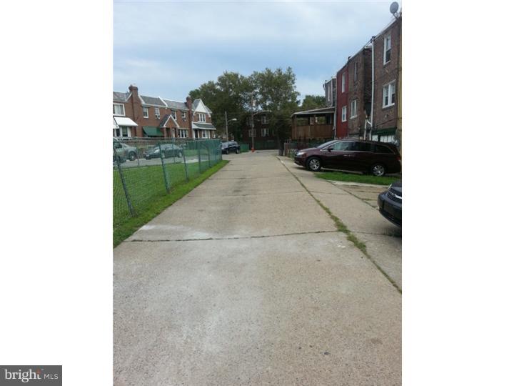 7519 Briar Road Philadelphia, PA 19138 - Photo 23 of 23 Driveway