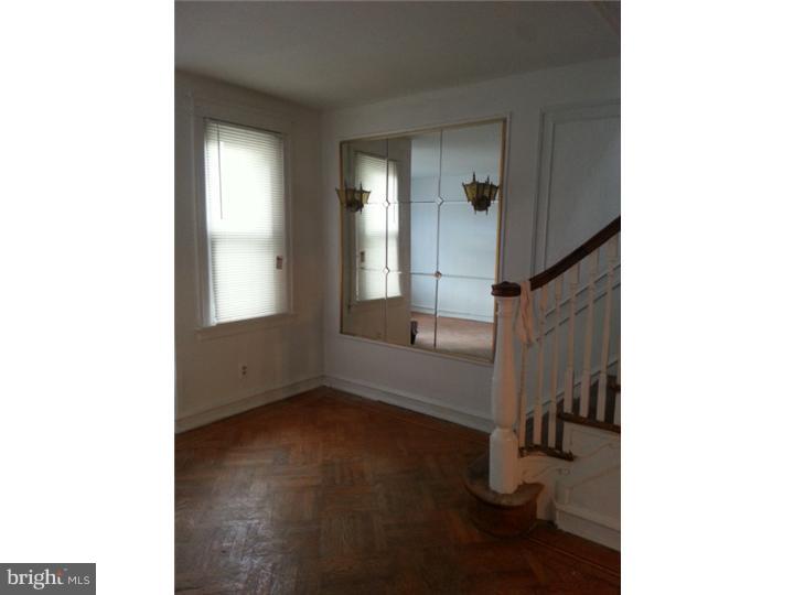 7519 Briar Road Philadelphia, PA 19138 - Photo 5 of 23 Living Room