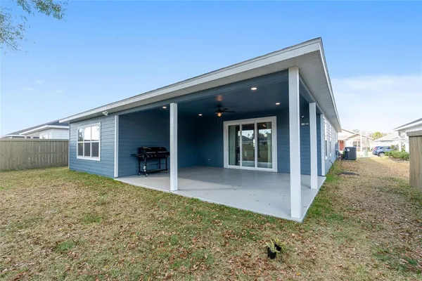 a view of a house with backyard and porch