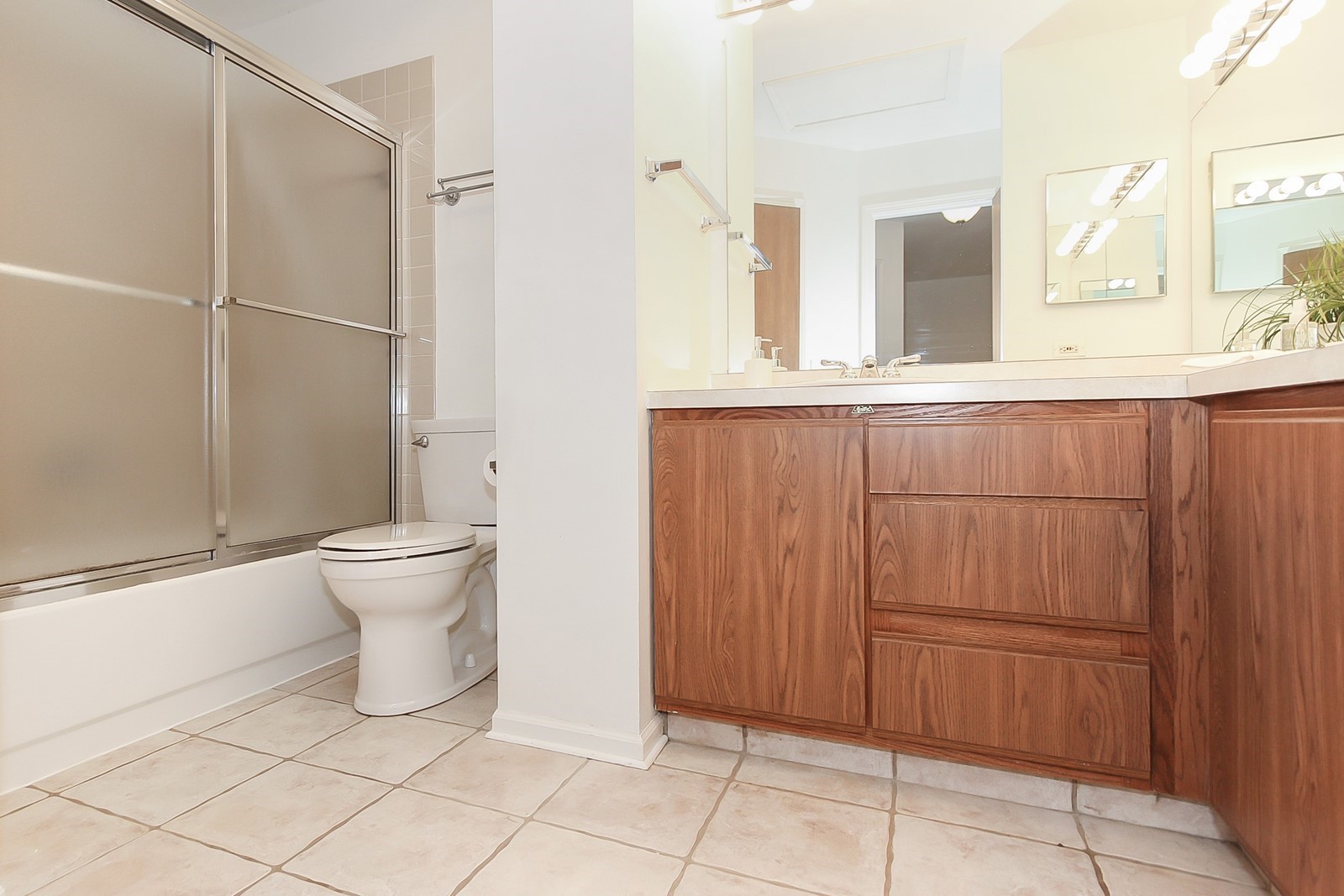 984 Ridgefield Lane Wheeling, IL 60090 - Photo 20 of 26