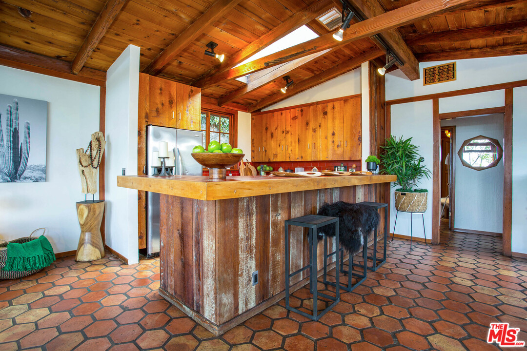 7280 Caverna Drive Los Angeles, CA 90068 - Photo 15 of 30 a view of a chairs and table in the patio