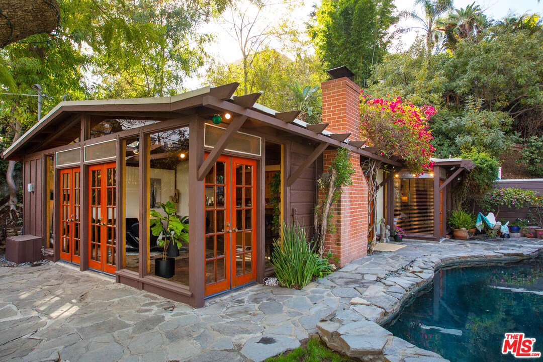 7280 Caverna Drive Los Angeles, CA 90068 - Photo 5 of 30 a view of a house