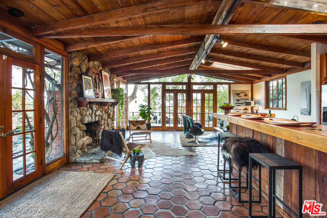 7280 Caverna Drive Los Angeles, CA 90068 - Photo 6 of 30 a group of people sitting in a room
