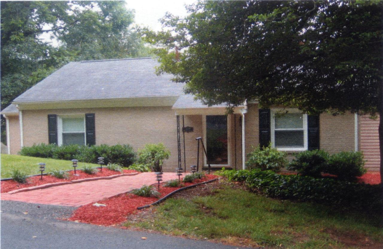 2239 Woodcliff Road Southeast Roanoke, VA 24014 - Photo 1 of 5 Front