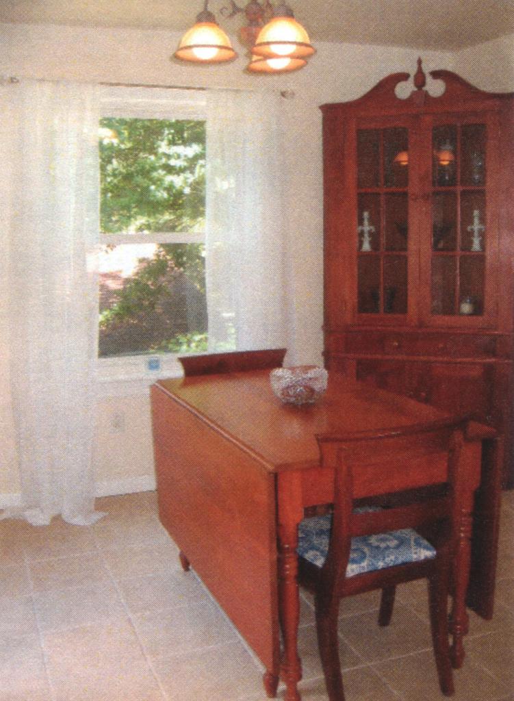 2239 Woodcliff Road Southeast Roanoke, VA 24014 - Photo 3 of 5 Dining Room