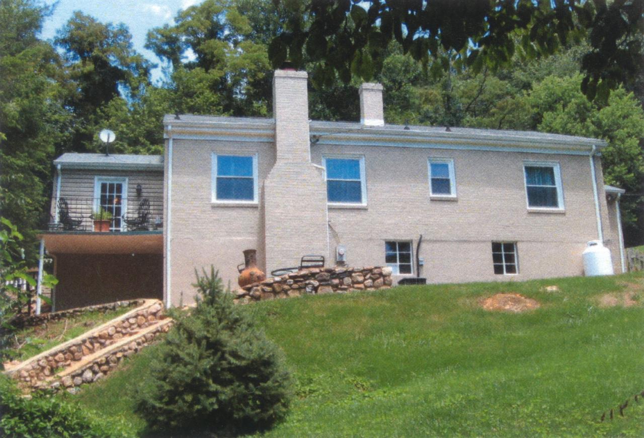 2239 Woodcliff Road Southeast Roanoke, VA 24014 - Photo 4 of 5 Rear of Home