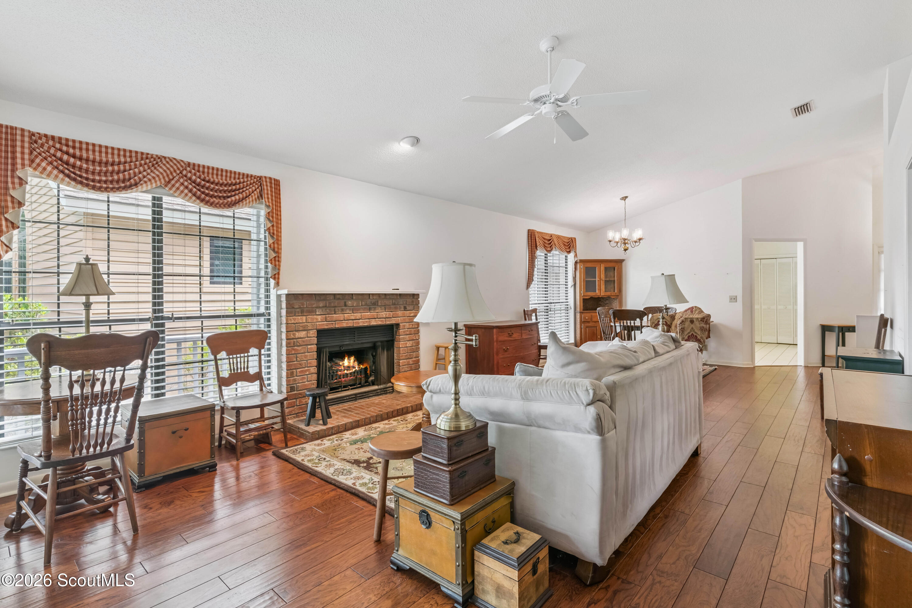 22 Bay Tree Court West St. Simons Island, GA 31522 - Photo 6 of 29 Living Room
