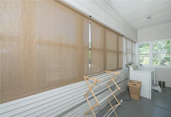 a view of entryway with bathroom