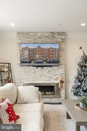 $3,300 | 43131 Wealdstone Terrace, Ashburn, VA 20148