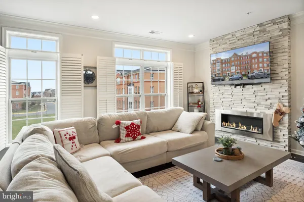 $3,300 | 43131 Wealdstone Terrace, Ashburn, VA 20148