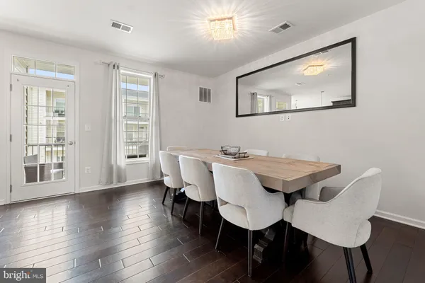 $3,300 | 43131 Wealdstone Terrace, Ashburn, VA 20148