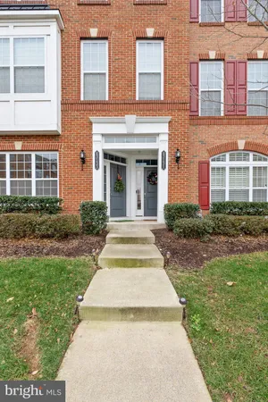 $3,300 | 43131 Wealdstone Terrace, Ashburn, VA 20148