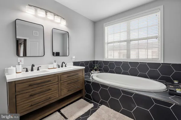 $3,300 | 43131 Wealdstone Terrace, Ashburn, VA 20148