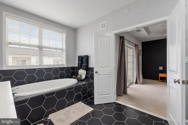 $3,300 | 43131 Wealdstone Terrace, Ashburn, VA 20148