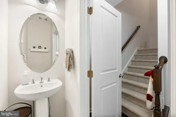 $3,300 | 43131 Wealdstone Terrace, Ashburn, VA 20148