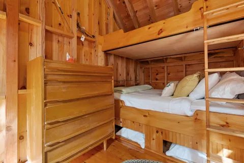 $645,000 | 4 Diamond Island, Gilford, NH 03249