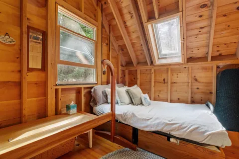 $645,000 | 4 Diamond Island, Gilford, NH 03249