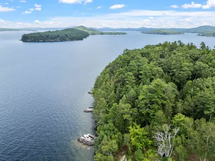 $645,000 | 4 Diamond Island, Gilford, NH 03249