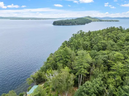 $645,000 | 4 Diamond Island, Gilford, NH 03249