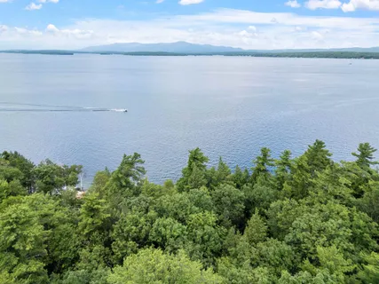 $645,000 | 4 Diamond Island, Gilford, NH 03249