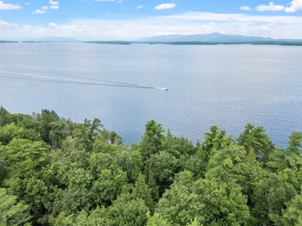 $645,000 | 4 Diamond Island, Gilford, NH 03249