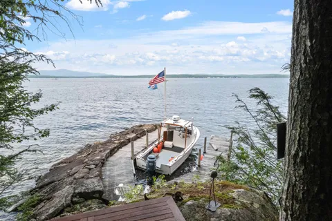 $645,000 | 4 Diamond Island, Gilford, NH 03249