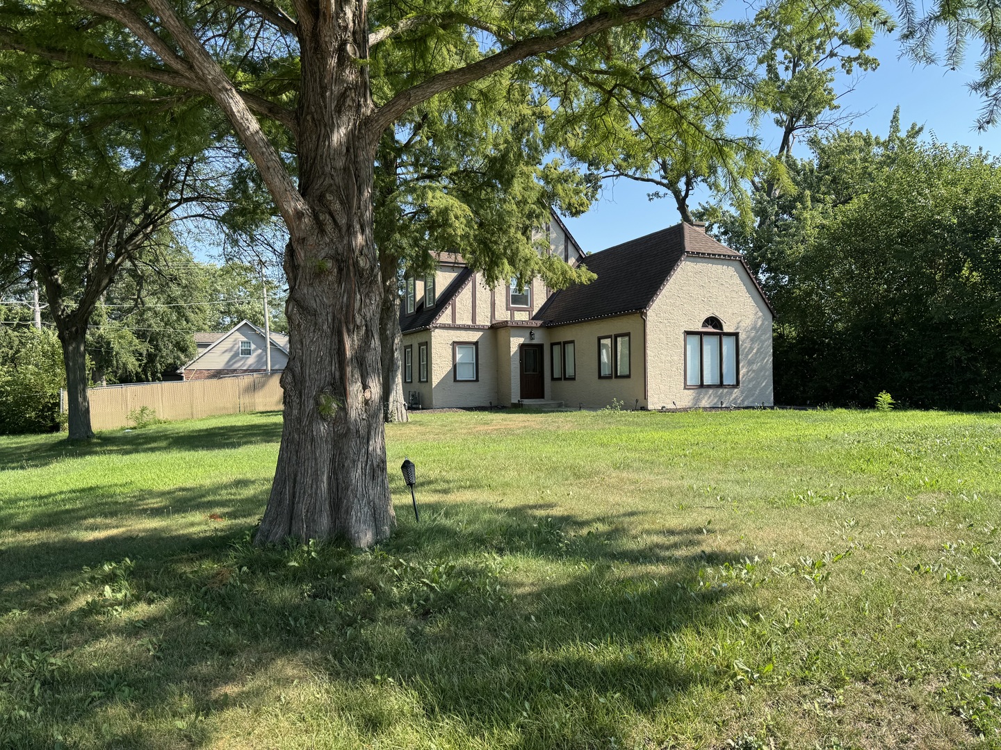395 Surrey Lane Crete, IL 60417 - Photo 2 of 26 a house that is sitting in middle of the grass
