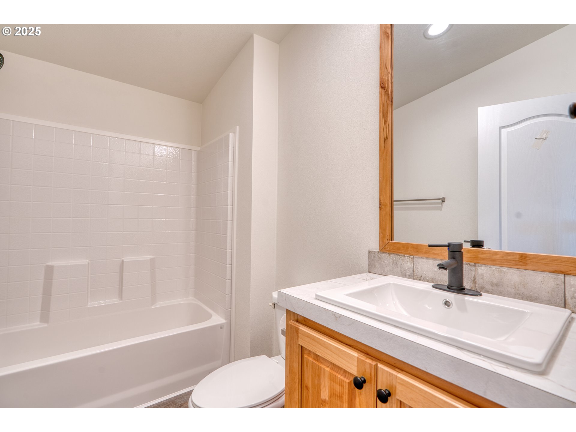 955 High Prairie Road Lyle, WA 98635 - Photo 12 of 35 a bathroom with a sink and a bathtub