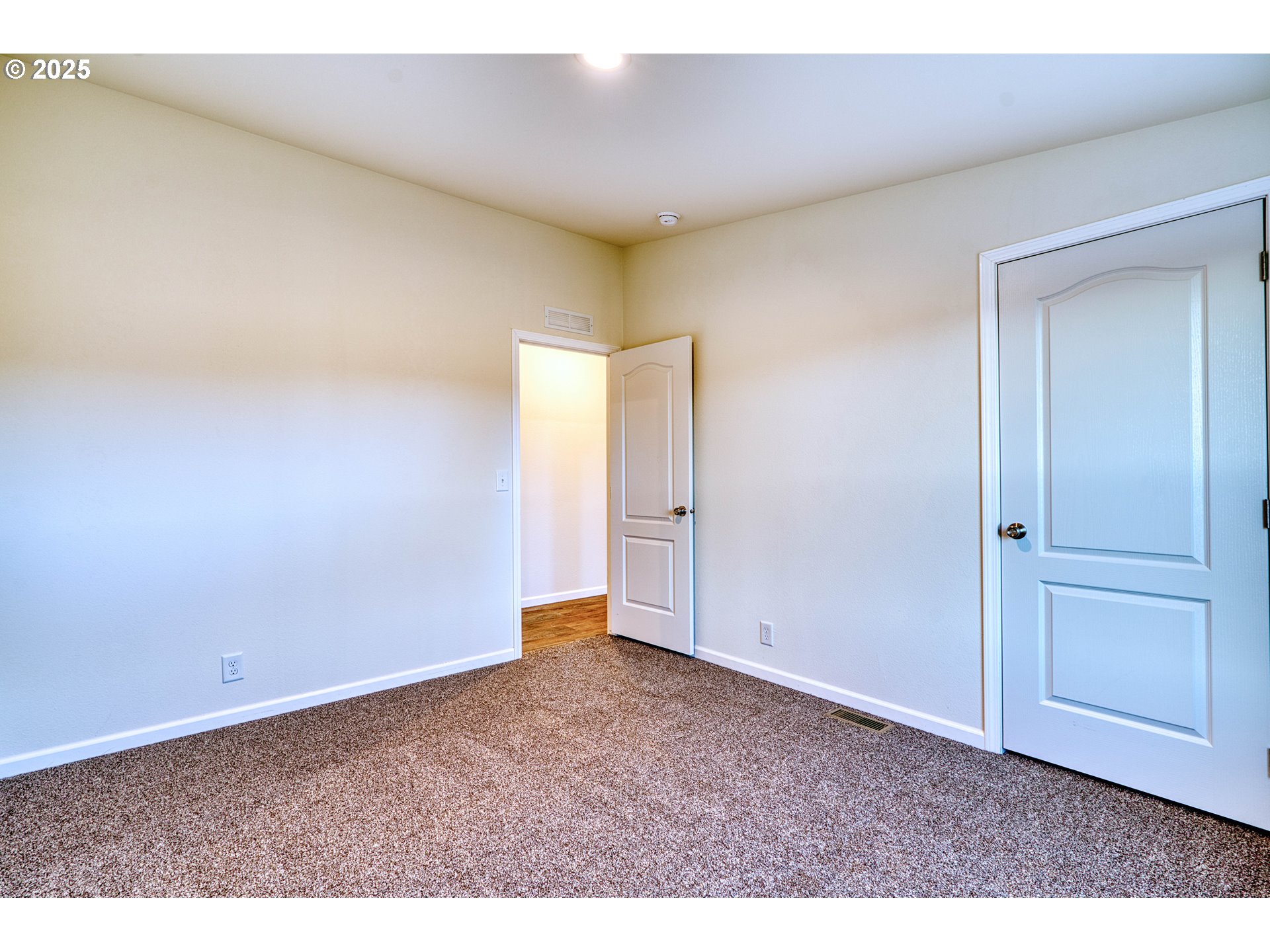 955 High Prairie Road Lyle, WA 98635 - Photo 18 of 35 a view of an empty room and entryway