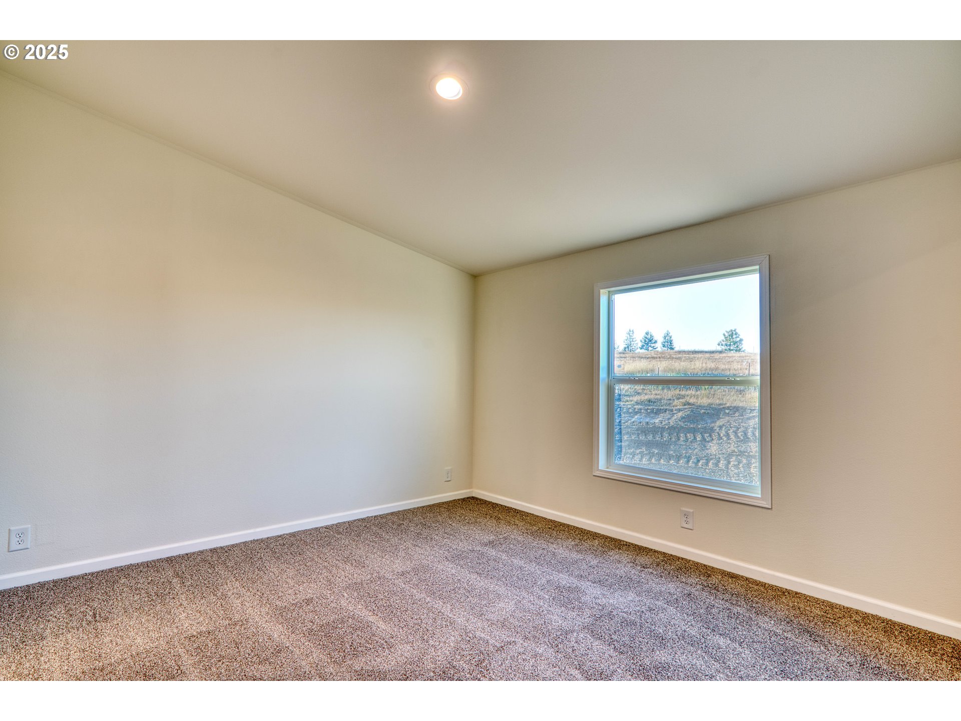 955 High Prairie Road Lyle, WA 98635 - Photo 19 of 35 an empty room with windows